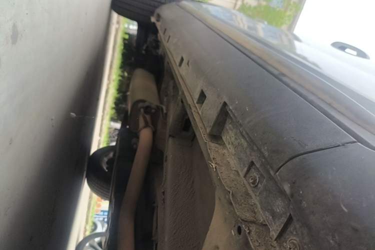 Used Geely Auto Emgrand X7 Sport 2018 1.8TD Automatic Two-Wheel Drive Zhiya Model Right Side Sill
