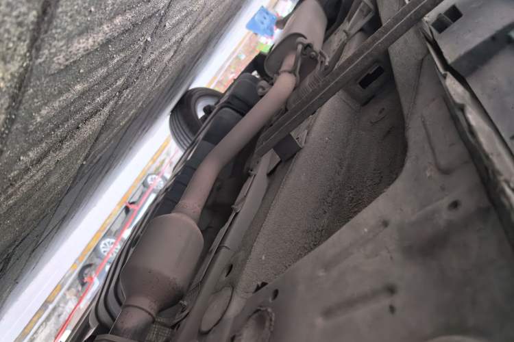 Used Geely Auto Emgrand X7 Sport 2018 1.8TD Automatic Two-Wheel Drive Smart Connect 4G Internet Edition Right Side Sill