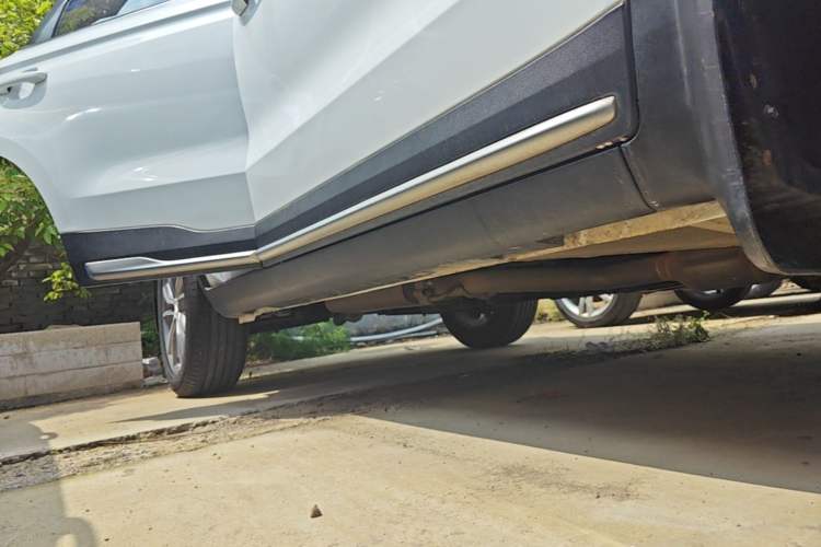 Used Geely Auto Emgrand X7 Sport 2018 2.0L Manual Two-Wheel Drive Zhiya Version Right Side Sill