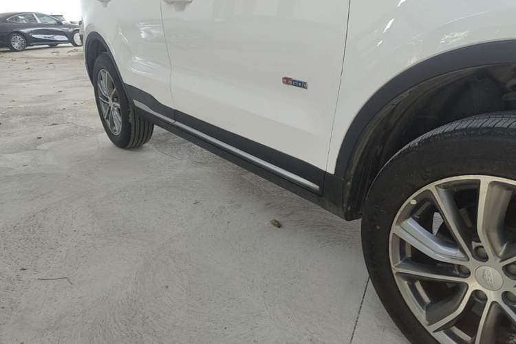 Used Geely Auto Emgrand X7 Sport 2018 1.8TD Automatic Two-Wheel Drive Smart Connect 4G Internet Edition Right Side Sill