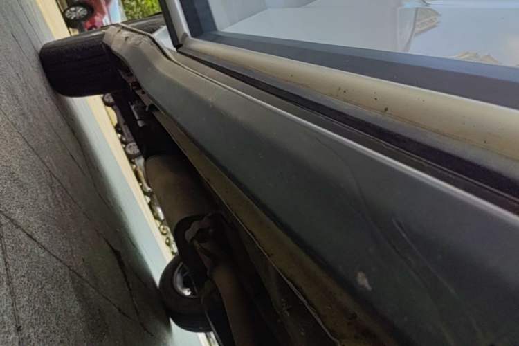 Used Geely Auto Emgrand X7 Sport 2018 1.8TD Automatic Two-Wheel Drive Smart 4G Connected Version Right Side Sill