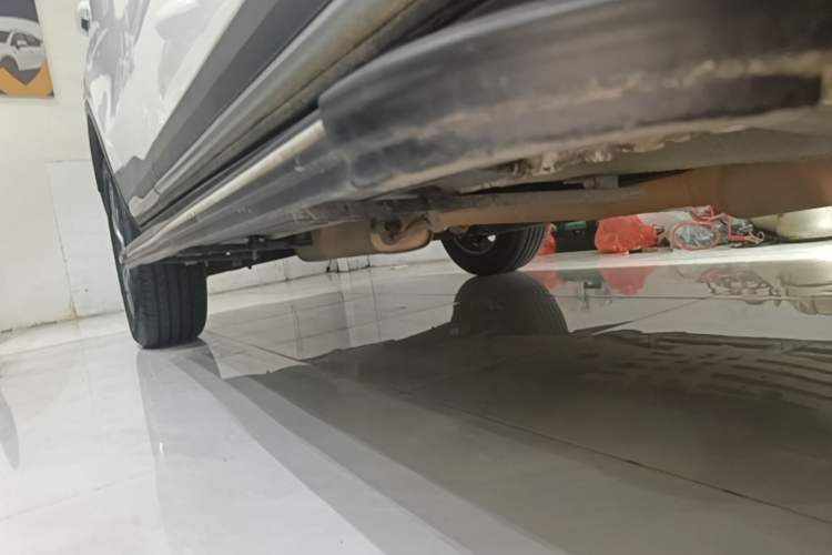 Used Geely Auto Emgrand X7 Sport 2018 1.8TD Automatic Two-Wheel Drive Zhiya Model Right Side Sill