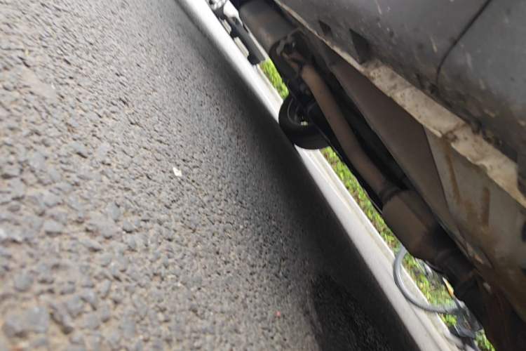 Used Geely Auto Emgrand X7 Sport 2018 1.8TD Automatic Two-Wheel Drive ZhiZun Model with 4G Connectivity Right Side Sill