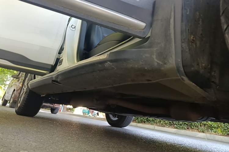 Used Geely Auto Emgrand X7 Sport 2018 1.8TD Automatic Two-Wheel Drive Smart 4G Connected Version Right Side Sill