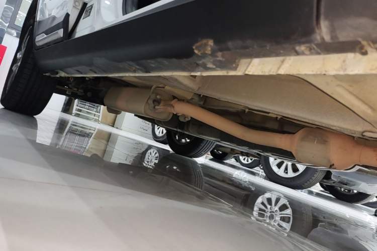 Used Geely Auto Emgrand X7 Sport 2018 1.8TD Automatic Two-Wheel Drive Smart Connect 4G Internet Edition Right Side Sill