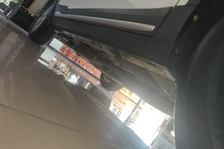 Used Geely Auto Emgrand X7 Sport 2018 1.8TD Automatic Two-Wheel Drive Smart Connect 4G Internet Edition Right Side Sill
