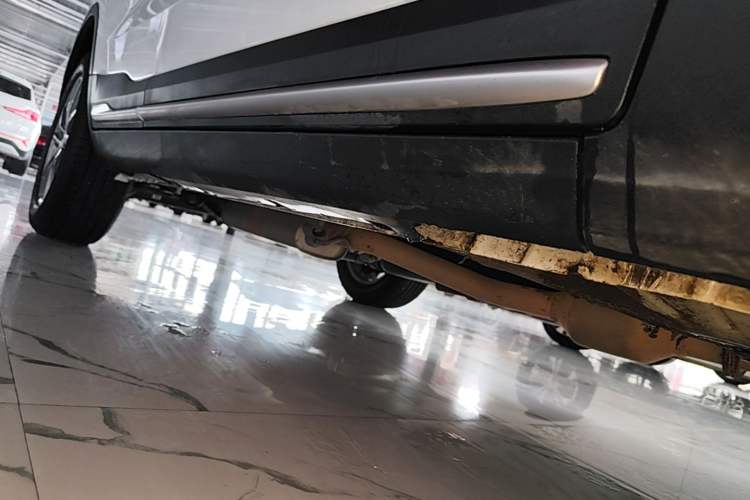 Used Geely Auto Emgrand X7 Sport 2018 1.8TD Automatic Two-Wheel Drive Smart Connect 4G Internet Edition Right Side Sill