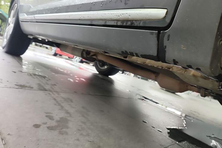 Used Geely Auto Emgrand X7 Sport 2018 1.8TD Automatic Two-Wheel Drive Smart Connect 4G Internet Edition Right Side Sill