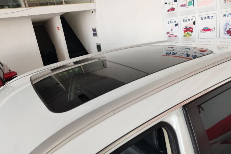 Used Geely Auto Emgrand X7 Sport 2018 1.8TD Automatic Two-Wheel Drive Smart Connect 4G Internet Edition Roof