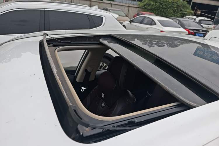 Used Geely Auto Emgrand X7 Sport 2018 1.8TD Automatic Two-Wheel Drive Smart Connect 4G Internet Edition Roof