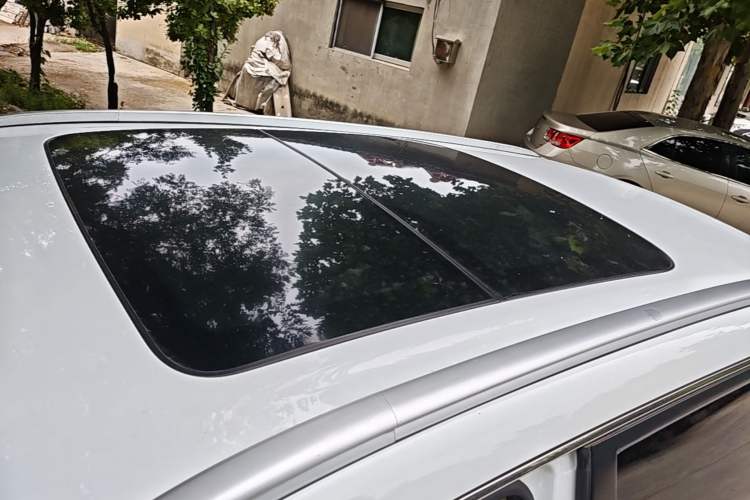 Used Geely Auto Emgrand X7 Sport 2018 1.8TD Manual Two-Wheel Drive Zhiya Model Roof