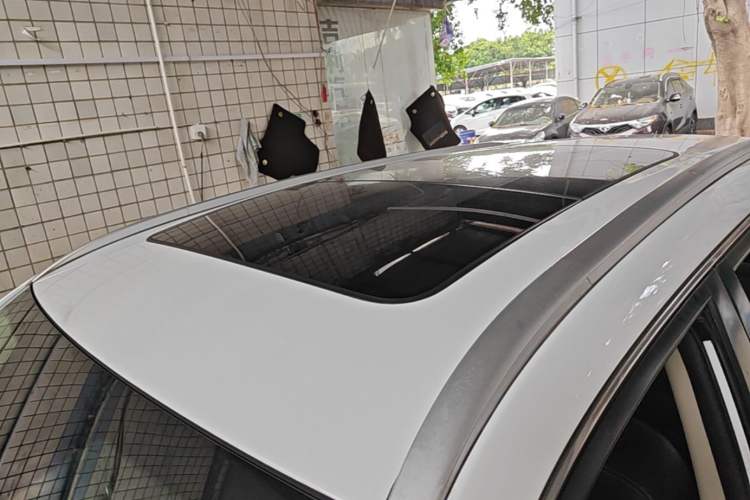 Used Geely Auto Emgrand X7 Sport 2018 1.8TD Automatic Two-Wheel Drive Smart Connect 4G Internet Edition Roof