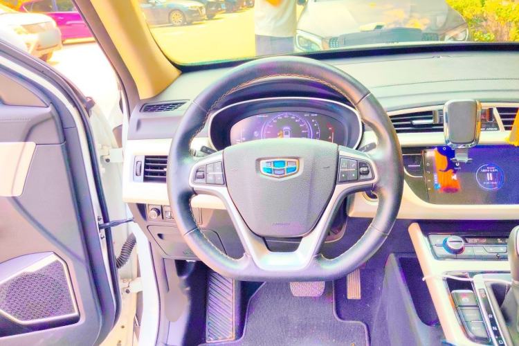 Used Geely Auto Emgrand X7 Sport 2018 1.8TD Automatic Two-Wheel Drive Smart Connect 4G Internet Edition Steering Wheel