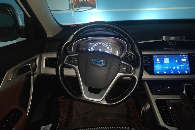 Used Geely Auto Emgrand X7 Sport 2018 1.8TD Automatic Two-Wheel Drive ZhiZun Model with 4G Connectivity Steering Wheel