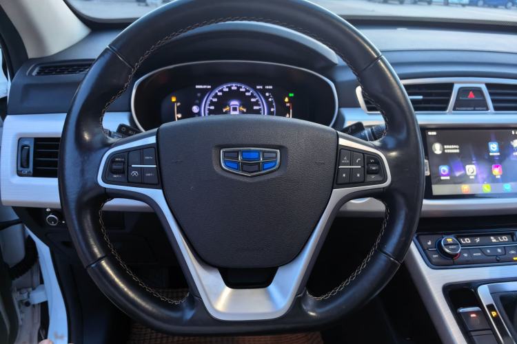 Used Geely Auto Emgrand X7 Sport 2018 1.8TD Automatic Two-Wheel Drive ZhiZun Model with 4G Connectivity Steering Wheel