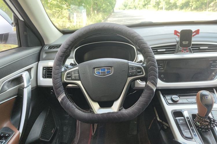 Used Geely Auto Emgrand X7 Sport 2018 1.8TD Automatic Two-Wheel Drive ZhiZun Model with 4G Connectivity Steering Wheel