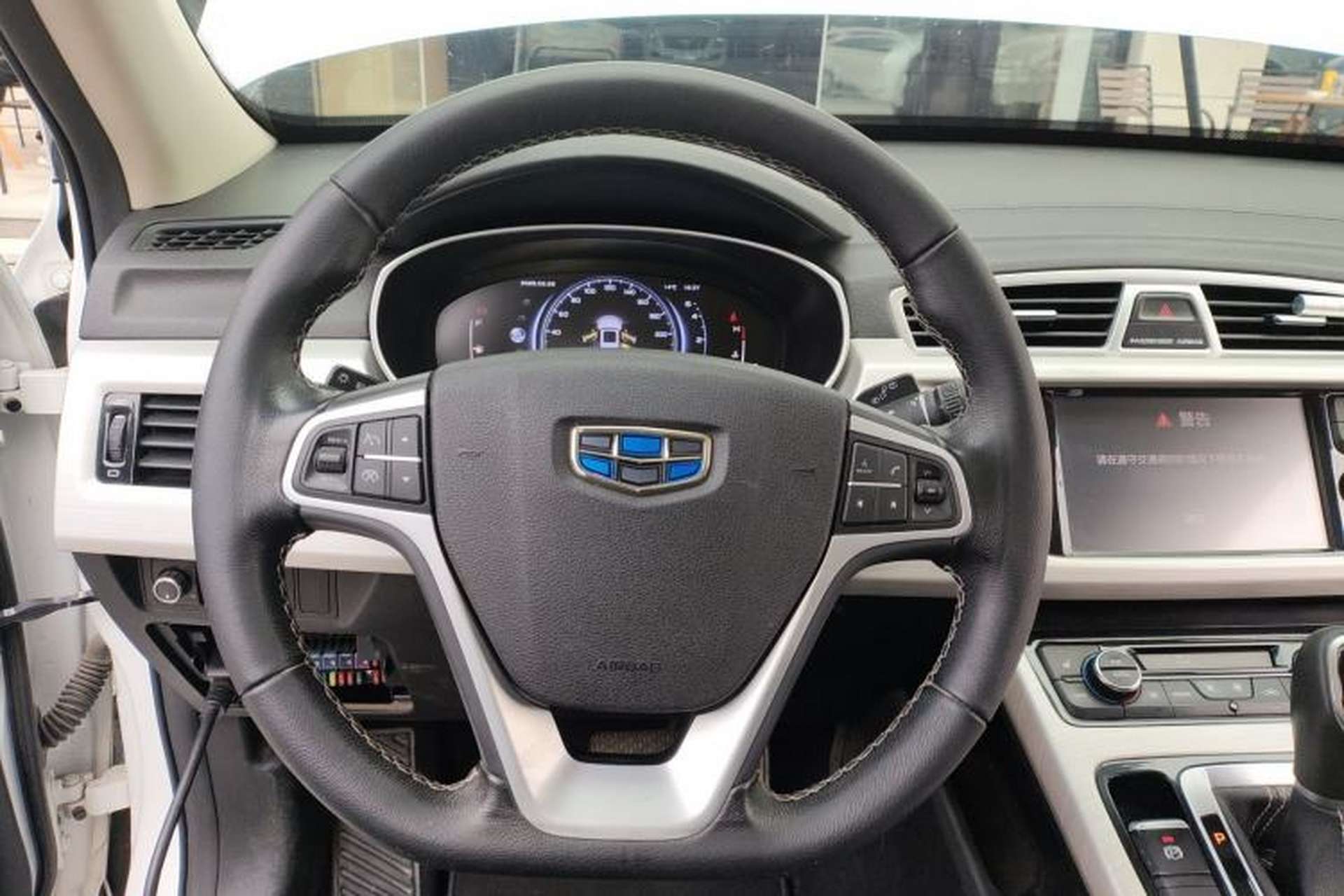 Used Geely Auto Emgrand X7 Sport 2018 1.8TD Automatic Two-Wheel Drive Smart Connect 4G Internet Edition Steering Wheel