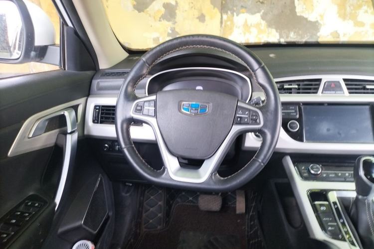 Used Geely Auto Emgrand X7 Sport 2018 Revised Version 1.8TD Automatic Two-Wheel Drive Smart Connectivity 4G-Enabled Edition Steering Wheel