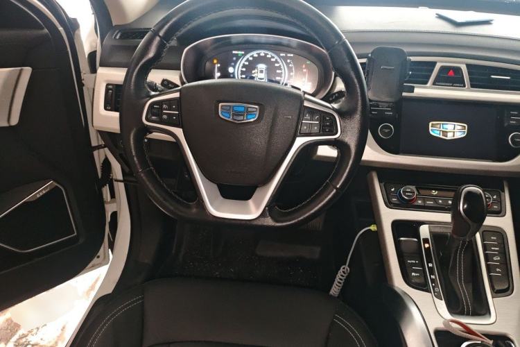 Used Geely Auto Emgrand X7 Sport 2018 1.8TD Automatic Two-Wheel Drive Smart Connect 4G Internet Edition Steering Wheel