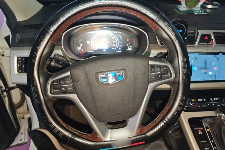 Used Geely Auto Emgrand X7 Sport 2018 1.8TD Automatic Two-Wheel Drive ZhiZun Model with 4G Connectivity Steering Wheel
