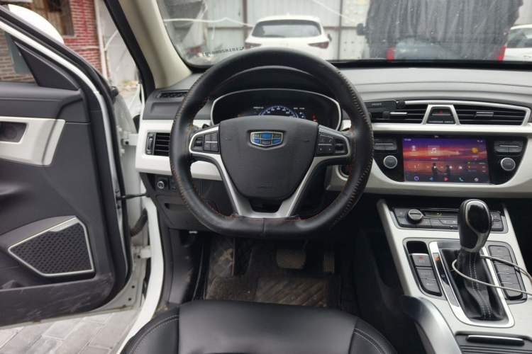 Used Geely Auto Emgrand X7 Sport 2018 1.8TD Automatic Two-Wheel Drive Smart Connect 4G Internet Edition Steering Wheel