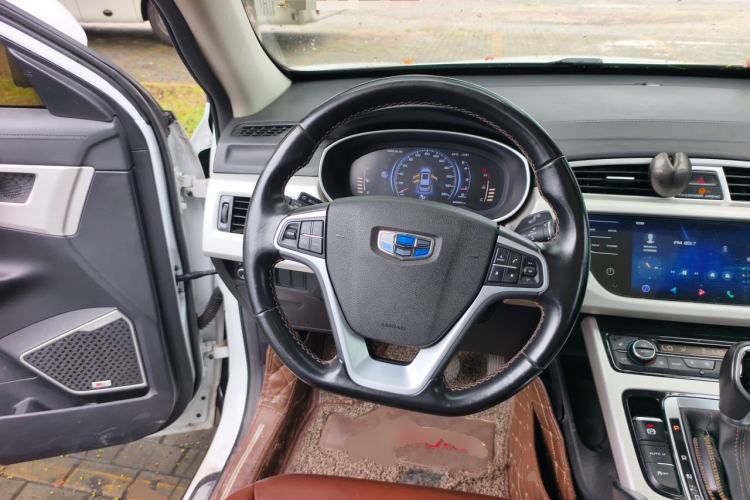 Used Geely Auto Emgrand X7 Sport 2018 1.8TD Automatic Two-Wheel Drive ZhiZun Model with 4G Connectivity Steering Wheel