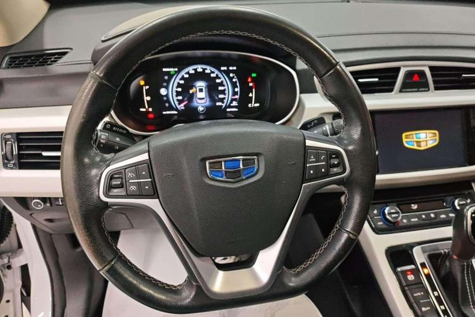 Used Geely Auto Emgrand X7 Sport 2018 1.8TD Automatic Two-Wheel Drive Smart Connect 4G Internet Edition Steering Wheel