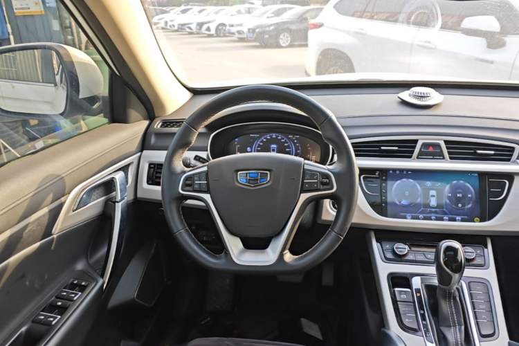 Used Geely Auto Emgrand X7 Sport 2018 1.8TD Automatic Two-Wheel Drive Smart Connect 4G Internet Edition Steering Wheel