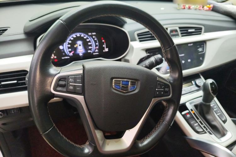 Used Geely Auto Emgrand X7 Sport 2018 1.8TD Automatic Two-Wheel Drive ZhiZun Model with 4G Connectivity Steering Wheel
