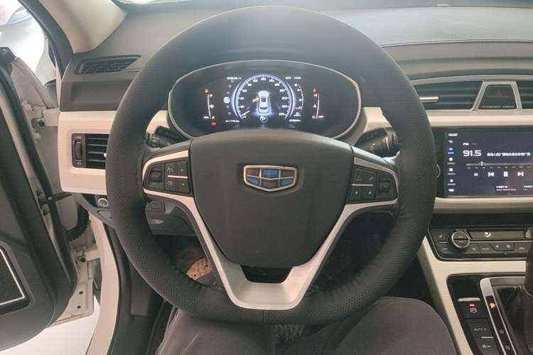 Used Geely Auto Emgrand X7 Sport 2018 1.8TD Automatic Two-Wheel Drive Smart Connect 4G Internet Edition Steering Wheel