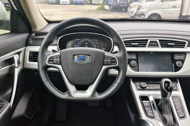 Used Geely Auto Emgrand X7 Sport 2018 1.8TD Automatic Two-Wheel Drive Smart Connect 4G Internet Edition Steering Wheel