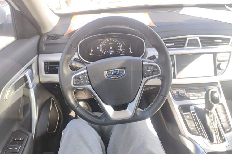 Used Geely Auto Emgrand X7 Sport 2018 1.8TD Automatic Two-Wheel Drive Smart Connect 4G Internet Edition Steering Wheel