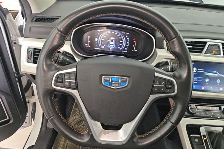 Used Geely Auto Emgrand X7 Sport 2018 1.8TD Automatic Two-Wheel Drive ZhiZun Model with 4G Connectivity Steering Wheel