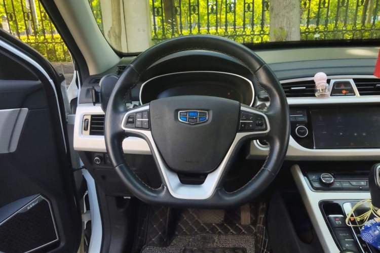 Used Geely Auto Emgrand X7 Sport 2018 1.8TD Automatic Two-Wheel Drive Smart Connect 4G Internet Edition Steering Wheel