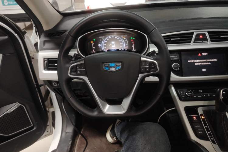 Used Geely Auto Emgrand X7 Sport 2018 1.8TD Automatic Two-Wheel Drive Smart Connect 4G Internet Edition Steering Wheel