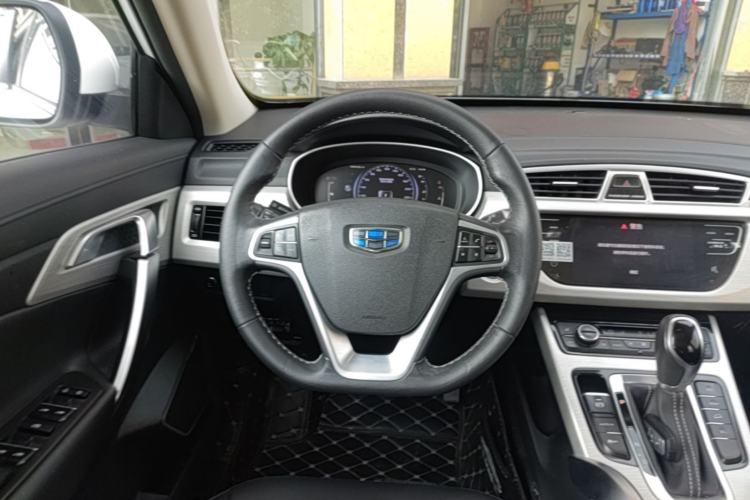 Used Geely Auto Emgrand X7 Sport 2018 1.8TD Automatic Two-Wheel Drive Smart 4G Connected Version Steering Wheel