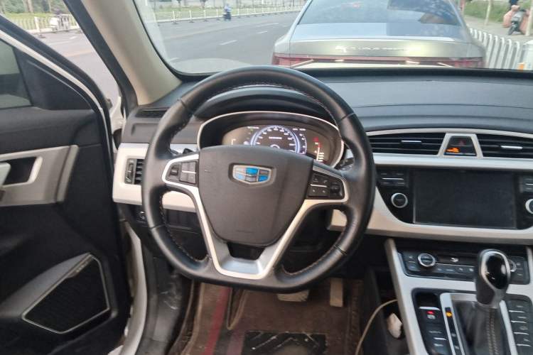 Used Geely Auto Emgrand X7 Sport 2018 Revised Version 1.8TD Automatic Two-Wheel Drive Smart Connectivity 4G-Enabled Edition Steering Wheel
