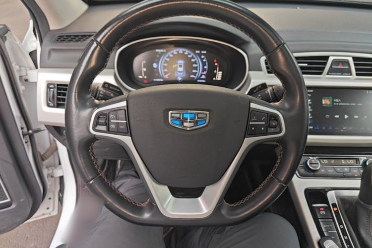Used Geely Auto Emgrand X7 Sport 2018 1.8TD Automatic Two-Wheel Drive ZhiZun Model with 4G Connectivity Steering Wheel