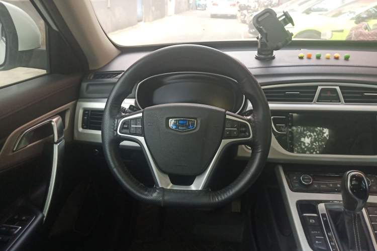 Used Geely Auto Emgrand X7 Sport 2018 1.8TD Automatic Two-Wheel Drive Smart Connect 4G Internet Edition Steering Wheel
