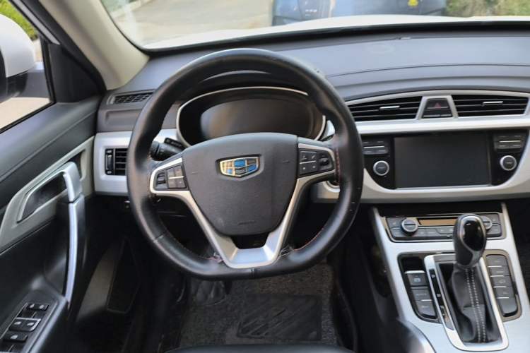 Used Geely Auto Emgrand X7 Sport 2018 Revised Version 1.8TD Automatic Two-Wheel Drive Smart Connectivity 4G-Enabled Edition Steering Wheel