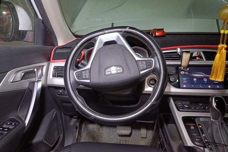 Used Geely Auto Emgrand X7 Sport 2018 1.8TD Automatic Two-Wheel Drive Zhiya Model Steering Wheel
