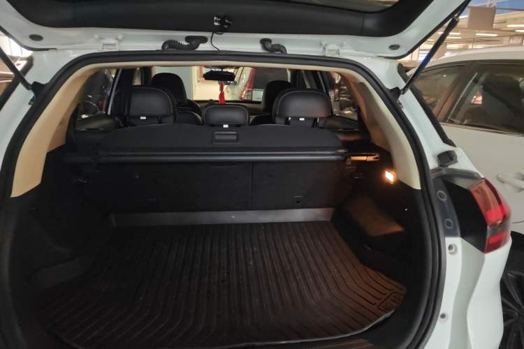 Used Geely Auto Emgrand X7 Sport 2018 1.8TD Automatic Two-Wheel Drive Smart Connect 4G Internet Edition Trunk