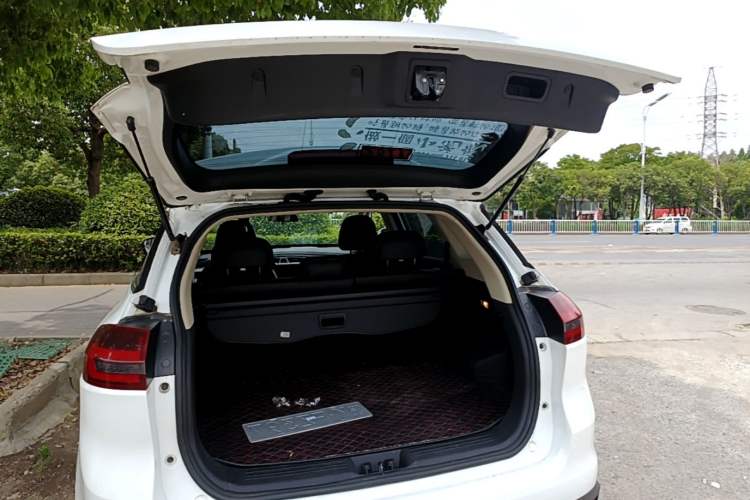 Used Geely Auto Emgrand X7 Sport 2018 1.8TD Automatic Two-Wheel Drive Smart Connect 4G Internet Edition Trunk