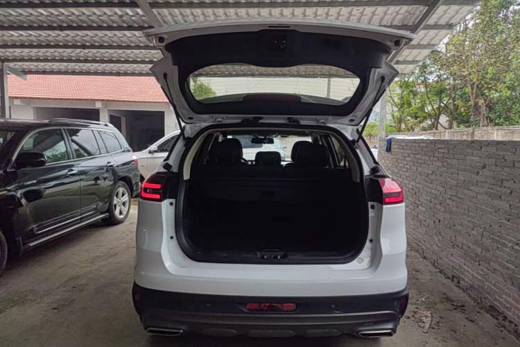 Used Geely Auto Emgrand X7 Sport 2018 1.8TD Automatic Two-Wheel Drive Smart Connect 4G Internet Edition Trunk