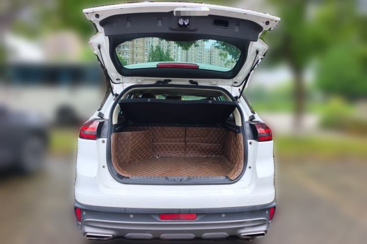 Used Geely Auto Emgrand X7 Sport 2018 1.8TD Automatic Two-Wheel Drive ZhiZun Model with 4G Connectivity Trunk