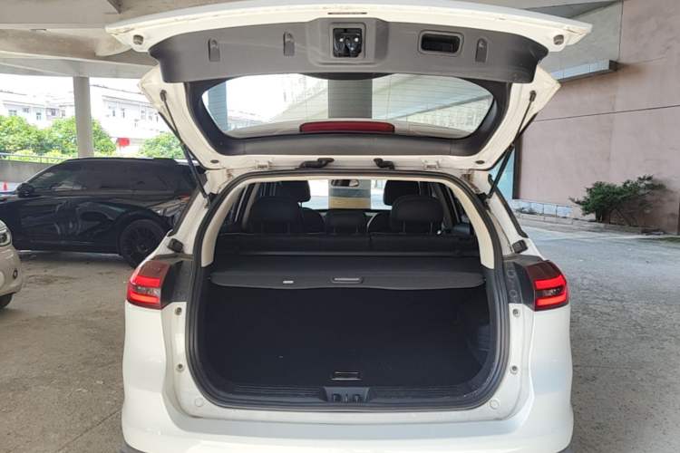 Used Geely Auto Emgrand X7 Sport 2018 1.8TD Automatic Two-Wheel Drive Smart Connect 4G Internet Edition Trunk