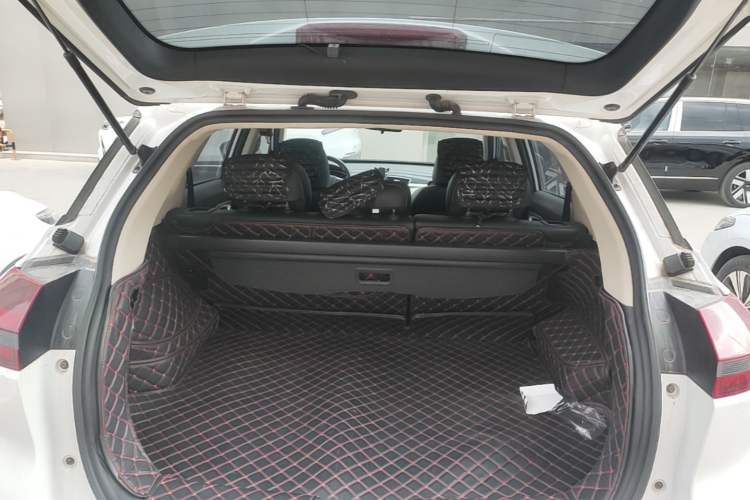 Used Geely Auto Emgrand X7 Sport 2018 1.8TD Automatic Two-Wheel Drive Smart Connect 4G Internet Edition Trunk