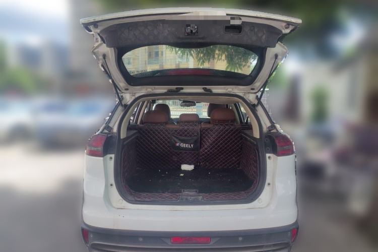 Used Geely Auto Emgrand X7 Sport 2018 1.8TD Automatic Two-Wheel Drive ZhiZun Model with 4G Connectivity Trunk