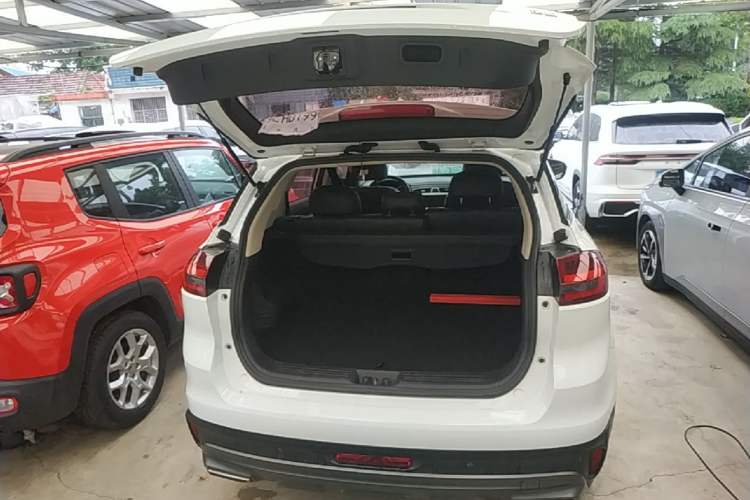 Used Geely Auto Emgrand X7 Sport 2018 1.8TD Automatic Two-Wheel Drive Zhiya Model Trunk