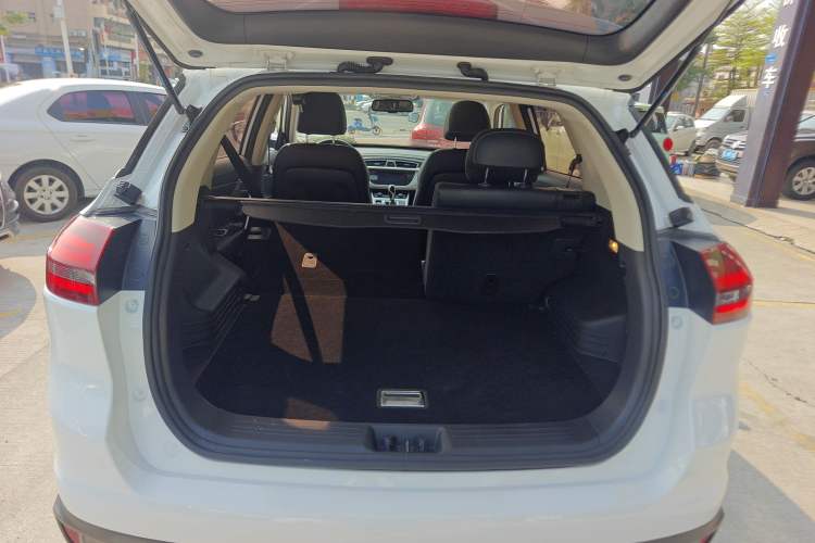 Used Geely Auto Emgrand X7 Sport 2018 1.8TD Automatic Two-Wheel Drive Smart 4G Connected Version Trunk